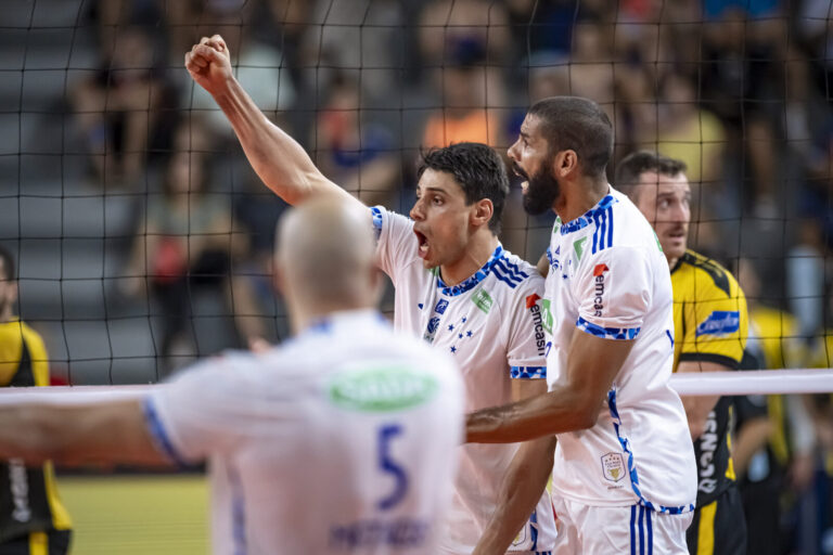 Cruzeiro vence Suzano e garante melhor campanha da fase classificatória da Superliga Masculina
