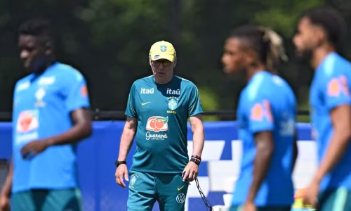 Ancelotti mantém dúvida no meio-campo e adia decisão sobre substituto de Paquetá