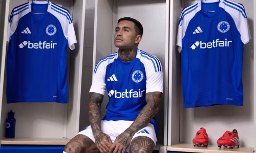 Dudu culpa gramado sintético por lesão grave e reacende debate sobre riscos no futebol moderno